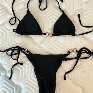 Black bikini